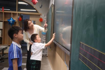 罗湖外语小学迎来昊德宸中心幼儿园萌娃探校