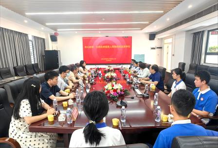 双向奔赴促衔接，深耕课堂助贯通 ——布心小学六年级师生走进布心中学开展小初贯通研讨活动