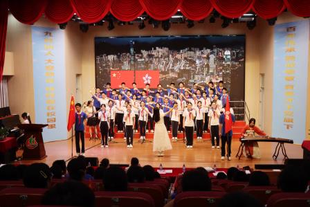 歌声逐梦展少年风采，凝心聚力绘青春华章——红桂中学初一年级班歌比赛圆满落幕