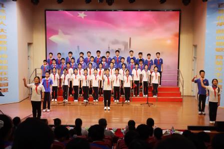 歌声逐梦展少年风采，凝心聚力绘青春华章——红桂中学初一年级班歌比赛圆满落幕