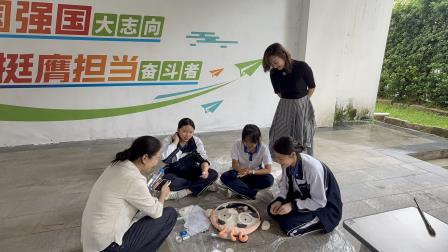 流动美术馆绽校园，凸面镜上绘青春——翠园文锦中学举办第三十五届校园文化艺术节之“画开”创艺活动