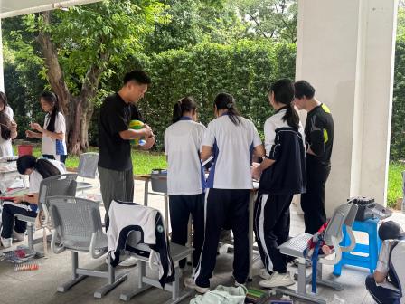流动美术馆绽校园，凸面镜上绘青春——翠园文锦中学举办第三十五届校园文化艺术节之“画开”创艺活动