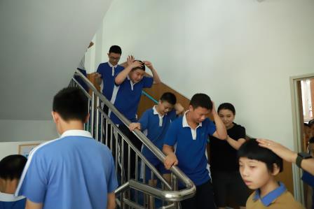 以练筑防，平安护航  —— 星园学校组织开展防震减灾应急疏散演练