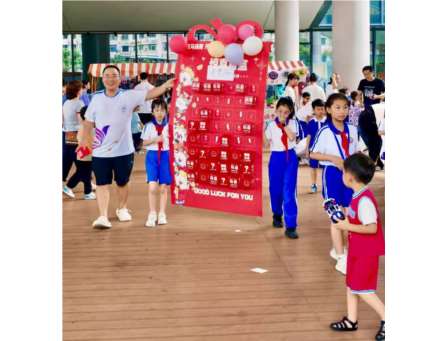 小小摊位传大爱，童心义卖暖人心——水库学子积极参与爱心童市义卖活动