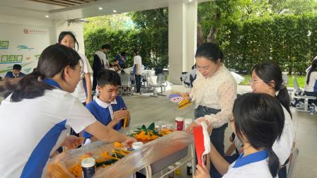 流动美术馆绽校园，凸面镜上绘青春——翠园文锦中学举办第三十五届校园文化艺术节之“画开”创艺活动
