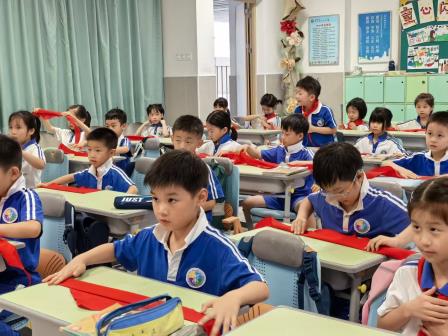 高举队旗跟党走 做新时代好少年——深圳市东昌小学举行2026年一年级首批新队员入队仪式
