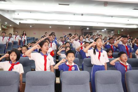 高举队旗跟党走 做新时代好少年——深圳市东昌小学举行2026年一年级首批新队员入队仪式