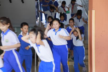 筑牢安全防线 守护美好校园——深圳市仙桐实验小学开展防震减灾应急疏散演练