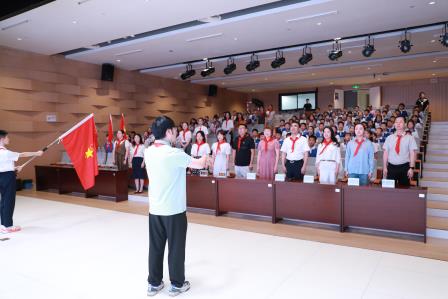 党建引领筑初心 红领巾逐梦向未来 —— 翠园东晓创新学校举行仪式一年级首批少先队员入队