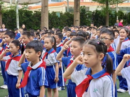 高举队旗跟党走，做新时代好少年——深圳市翠竹外国语实验学校2026年“六一”儿童节庆祝活动圆满举行