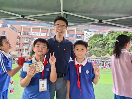 深圳市松泉实验学校举办“小买卖·大成长”幼小初联动校园自贸区活动