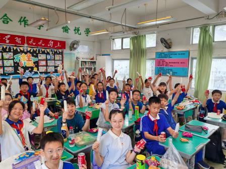 童心飞扬迎六一 欢声笑语满班级——碧波小学开展六一儿童节班级联欢活动