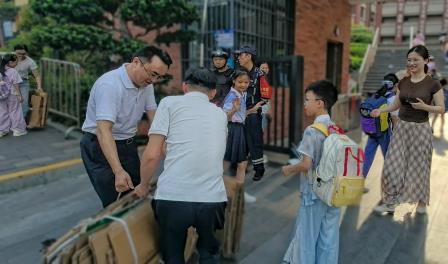 翠园东晓创新学校开展废纸回收公益活动