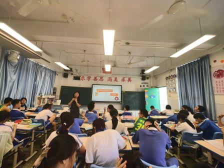  呵护青春成长，守护童真童年——洪湖小学开展分龄针对性教育主题课程