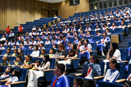 乐润童心，邂逅经典——深圳市景贝小学学子走进罗湖区公益艺术大讲堂