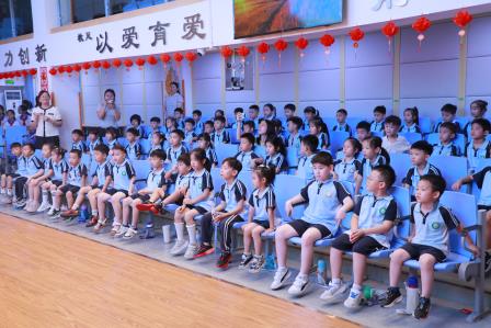 墨香伴成长 欢歌送祝福——深圳市仙桐实验小学举行毕业季主题升旗仪式