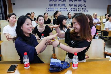 为孩子未来导航，科学规划成长路——太白星光家长学堂第四期生涯规划主题讲座顺利开讲
