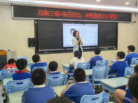健康科普进校园 医校携手护成长 —— 健康科普进校园 医校携手护成长 —— 深圳市翠北实验小学开展营养健康与急救知识专题讲座