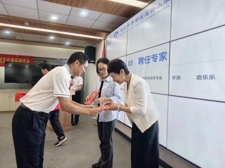 全区首例！莲塘小学“莲心桥”家长学校落地社区，校家社共育启新篇