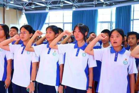 青春心向党 挺膺赴未来  ——龙创实验学校圆满举行离队入团仪式