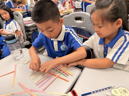 罗湖外语小学真·美术馆举办“非遗编织 匠心传美”高雅艺术进校园系列活动