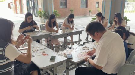 罗湖外语小学真·美术馆举办“非遗编织 匠心传美”高雅艺术进校园系列活动