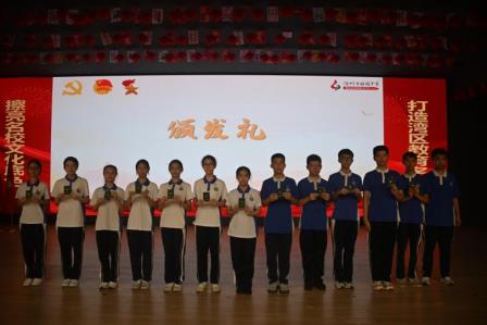 赓续青春荣光 蓄力决胜期末 ——深圳市桂园中学2024级少先队员离队仪式暨入团仪式圆满举行