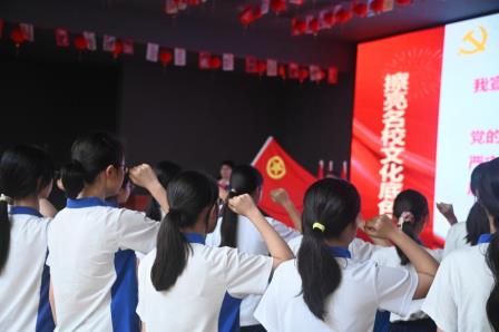 赓续青春荣光 蓄力决胜期末 ——深圳市桂园中学2024级少先队员离队仪式暨入团仪式圆满举行