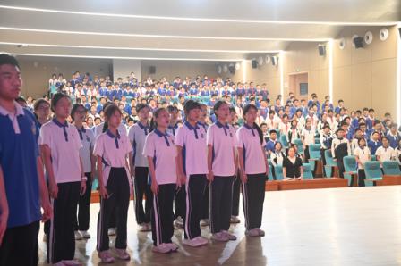 赓续青春荣光 蓄力决胜期末 ——深圳市桂园中学2024级少先队员离队仪式暨入团仪式圆满举行