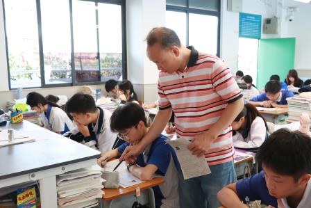精准视导破瓶颈，专家领航助冲刺——罗湖区教科院专家莅临翠园文锦中学开展初三“靶向提质专项视导”活动