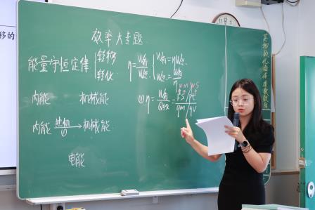 精准视导破瓶颈，专家领航助冲刺——罗湖区教科院专家莅临翠园文锦中学开展初三“靶向提质专项视导”活动