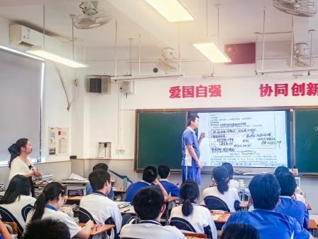 精准视导破瓶颈，专家领航助冲刺——罗湖区教科院专家莅临翠园文锦中学开展初三“靶向提质专项视导”活动