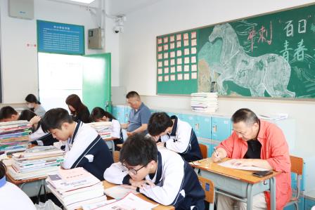 精准视导破瓶颈，专家领航助冲刺——罗湖区教科院专家莅临翠园文锦中学开展初三“靶向提质专项视导”活动