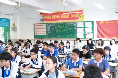精准视导破瓶颈，专家领航助冲刺——罗湖区教科院专家莅临翠园文锦中学开展初三“靶向提质专项视导”活动