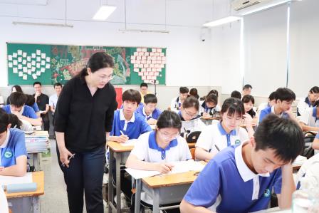 精准视导破瓶颈，专家领航助冲刺——罗湖区教科院专家莅临翠园文锦中学开展初三“靶向提质专项视导”活动