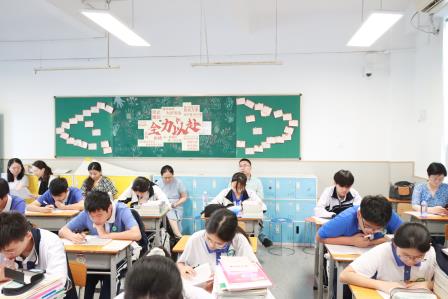 精准视导破瓶颈，专家领航助冲刺——罗湖区教科院专家莅临翠园文锦中学开展初三“靶向提质专项视导”活动