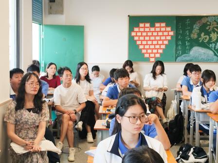 精准视导破瓶颈，专家领航助冲刺——罗湖区教科院专家莅临翠园文锦中学开展初三“靶向提质专项视导”活动