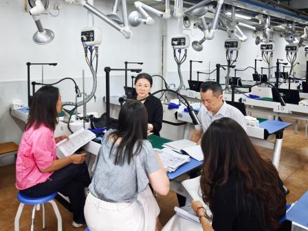 精准视导破瓶颈，专家领航助冲刺——罗湖区教科院专家莅临翠园文锦中学开展初三“靶向提质专项视导”活动