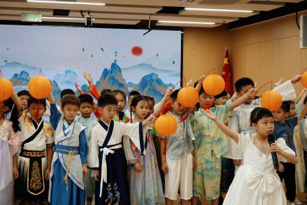 粽香迎端午 传统润童心—— 布心小学开展端午节主题升旗仪式