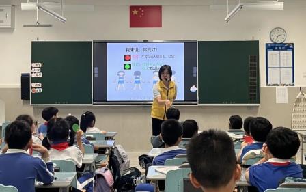 守护成长，点亮星光 ——东昌小学家长讲师团性教育绘本第二课暖心开讲