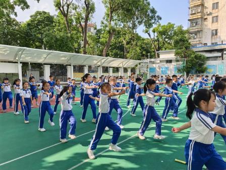 运动启智展风采，活力少年绽芳华——深圳市怡景小学2026盛夏缤纷体艺节之趣味运动会