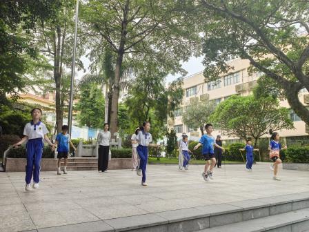 运动启智展风采，活力少年绽芳华——深圳市怡景小学2026盛夏缤纷体艺节之趣味运动会