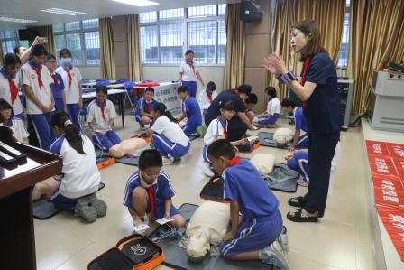 守护生命，向阳成长 —— 新秀小学 “急救小英雄” 进校园活动圆满举行