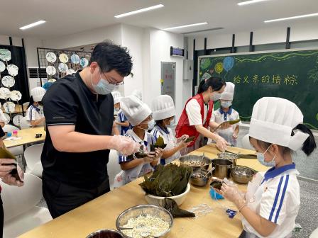 罗湖外语小学开展端午节、父亲节特色实践活动