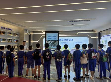 探秘公交“智慧大脑”，解锁安全出行密码——深圳市水库小学开展“每周半天计划”深巴智慧中心研学之旅