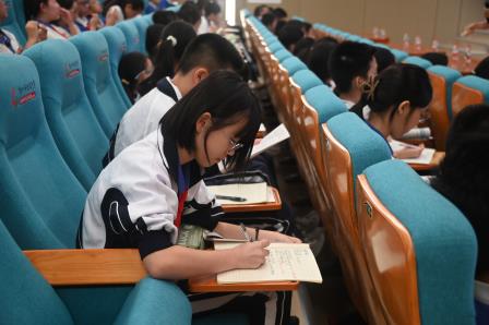 深圳文艺名家驻校计划走进桂园中学 
