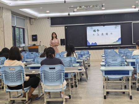 以字促教，赋能成长——深圳市翠北实验小学开展“小明师”粉笔字培训活动