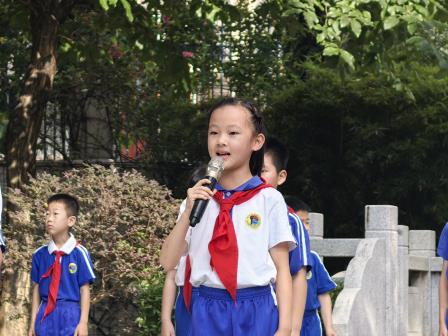 心向阳光，健康成长 ——怡景小学二（1）班向日葵中队开展心理健康主题国旗下展示活动