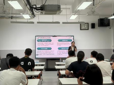 凝心聚力护红桂，自强笃行待新校 —— 深圳市红桂中学召开 2025-2026 学年 6 月教职工大会
