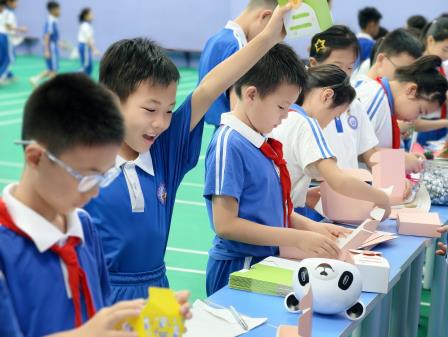 科技点燃梦想，创新引领未来——深圳市莲南教育集团安芳小学举办数学科创文化节